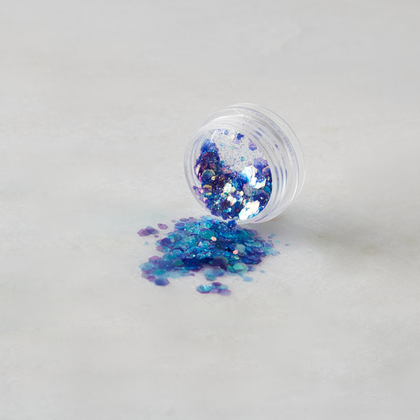 Nail art dry confetti blue